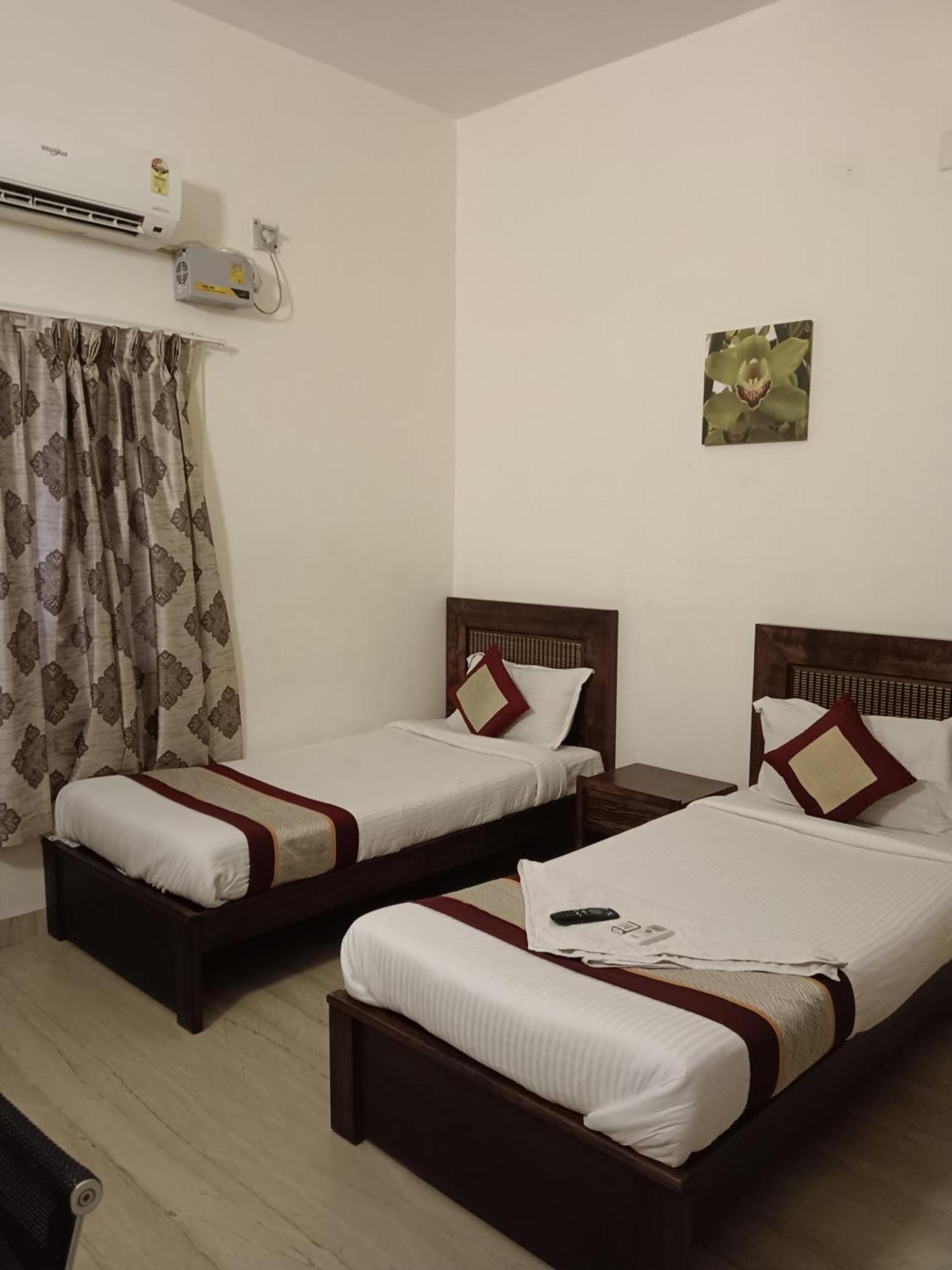 Iris Comfort Inn Ченнаї Екстер'єр фото