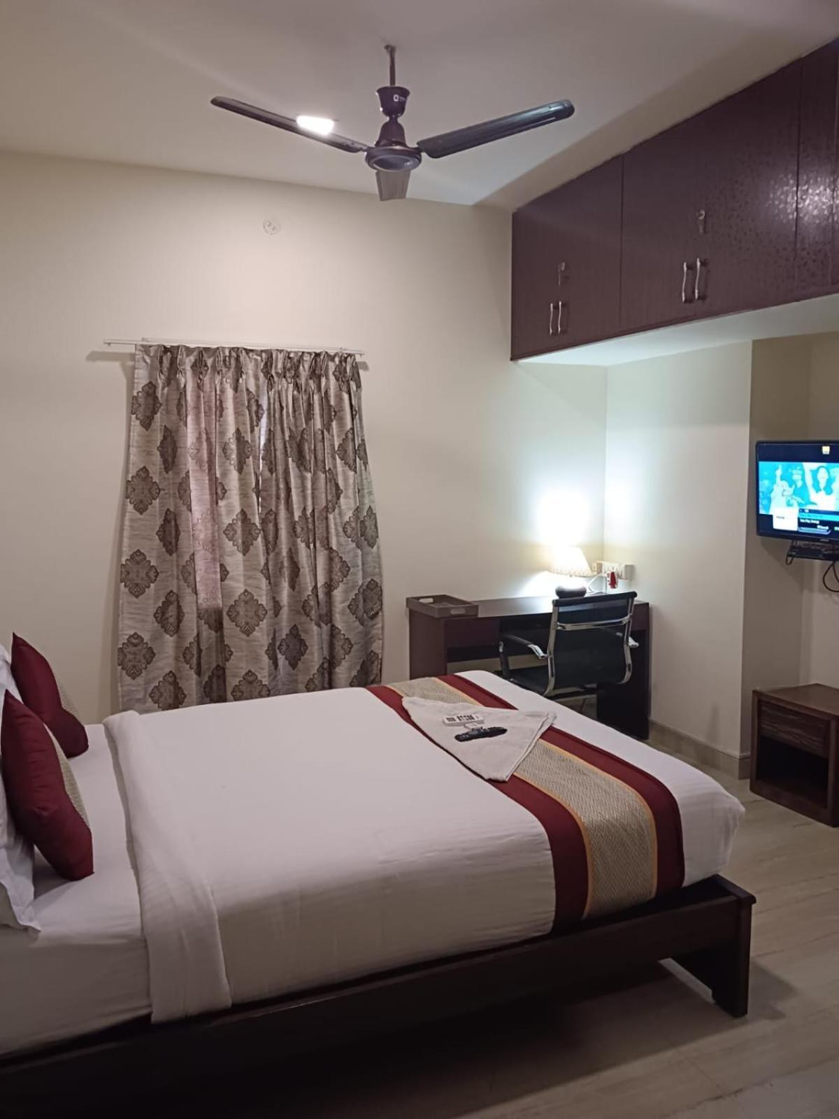 Iris Comfort Inn Ченнаї Екстер'єр фото