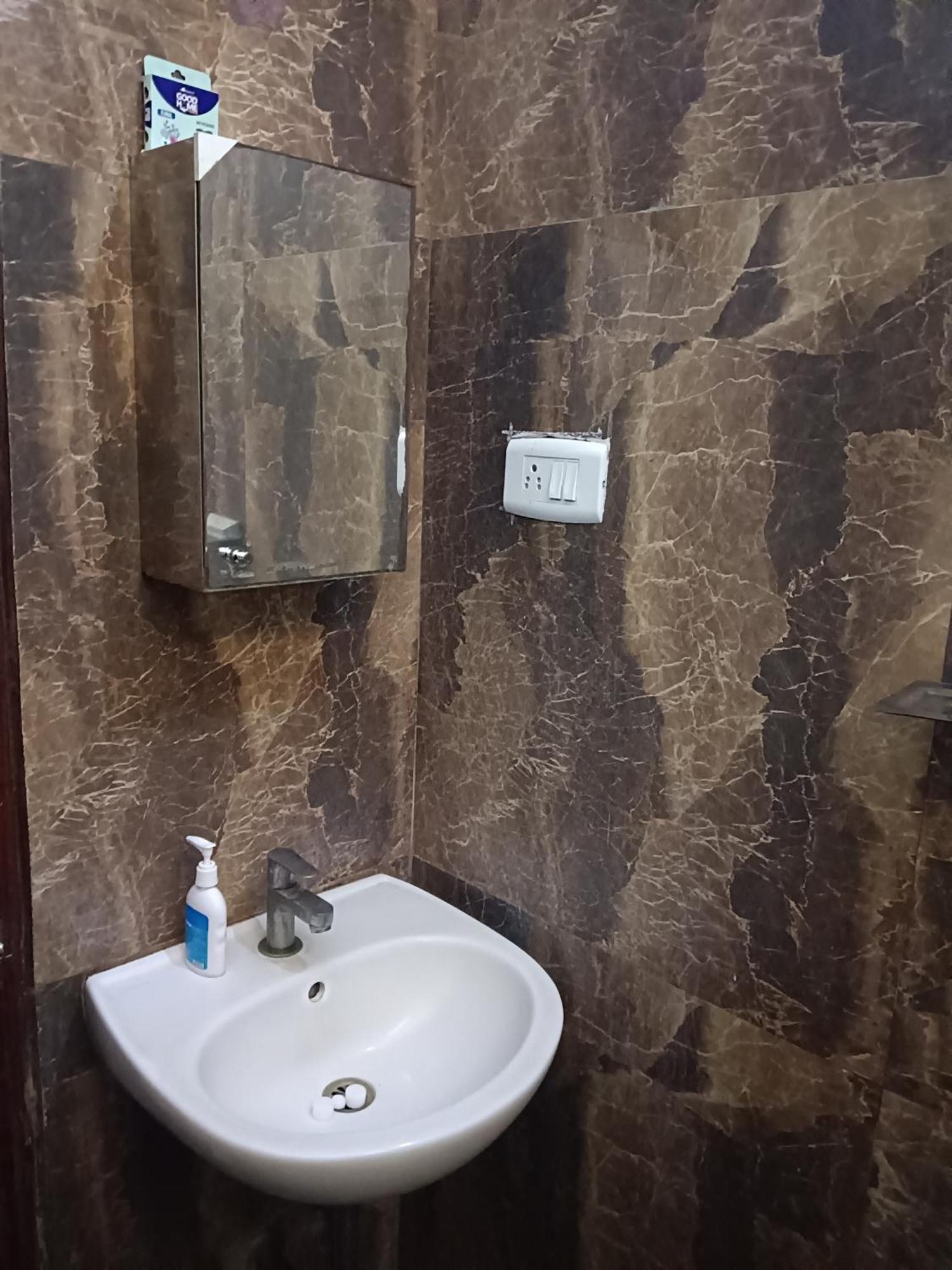 Iris Comfort Inn Ченнаї Екстер'єр фото