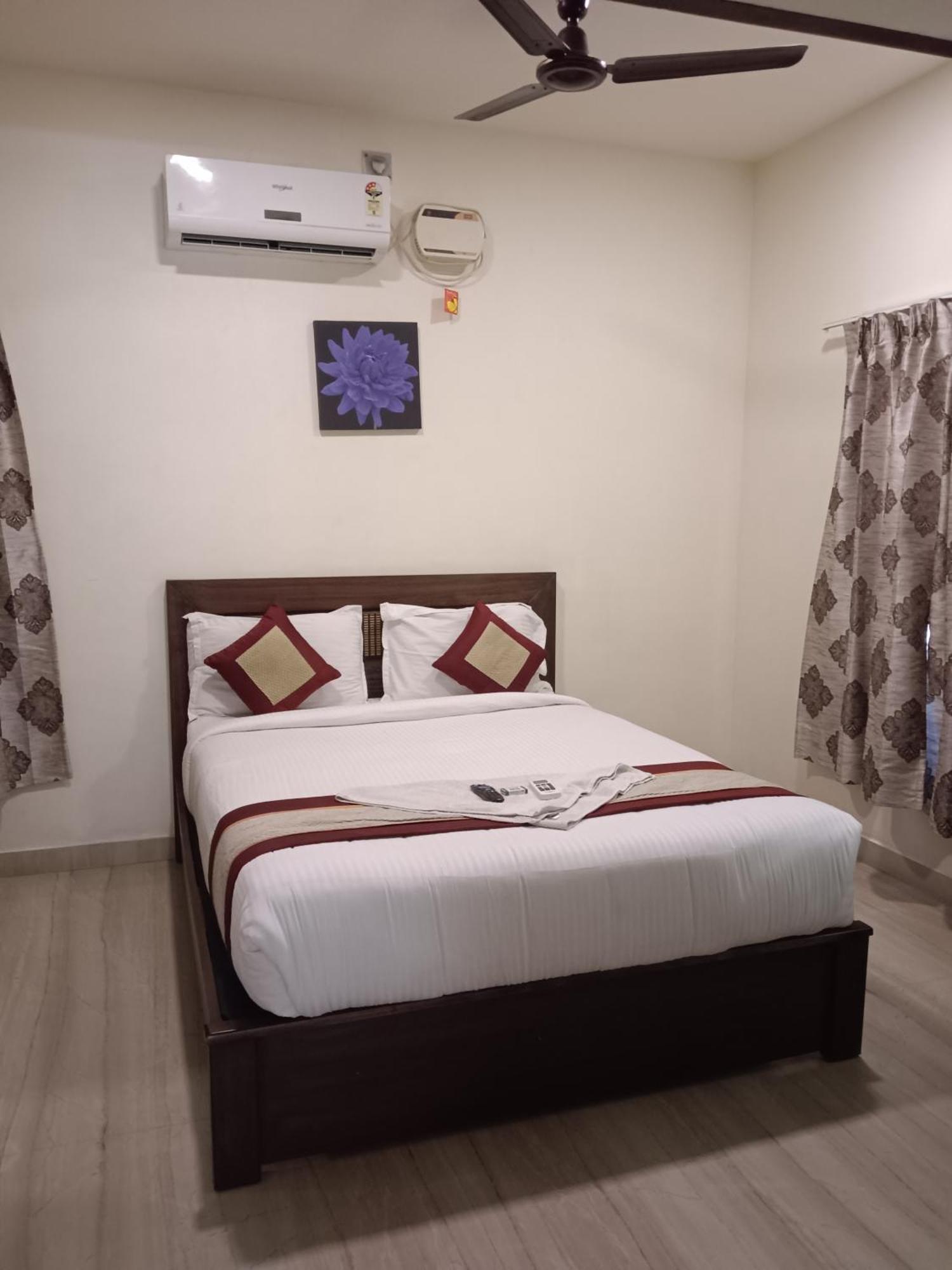 Iris Comfort Inn Ченнаї Екстер'єр фото
