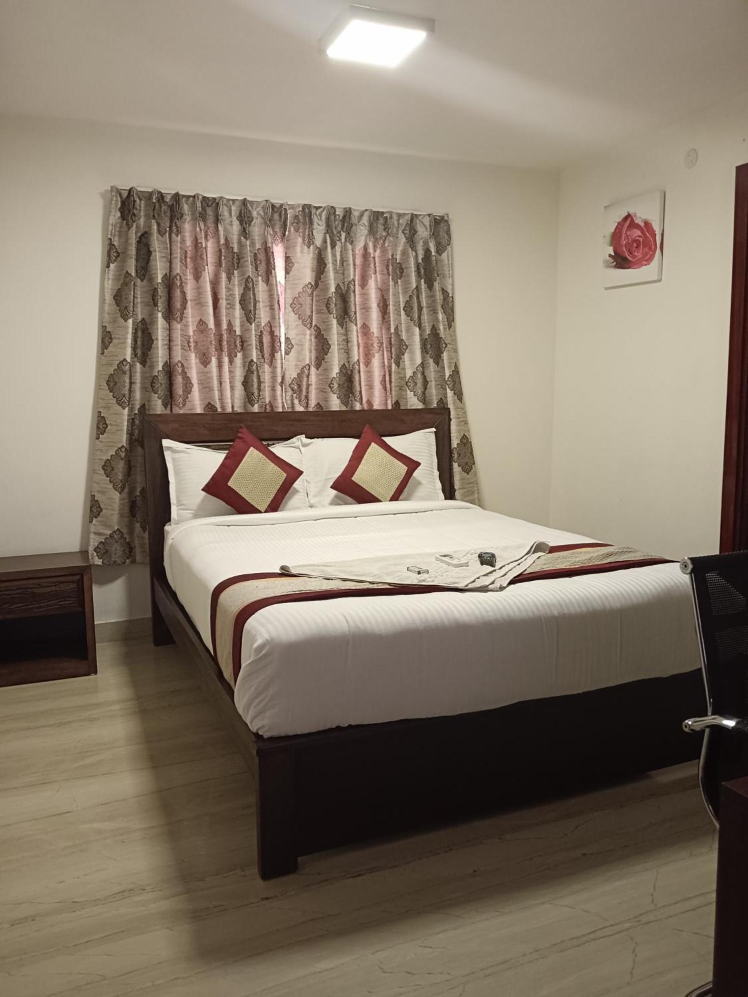 Iris Comfort Inn Ченнаї Екстер'єр фото