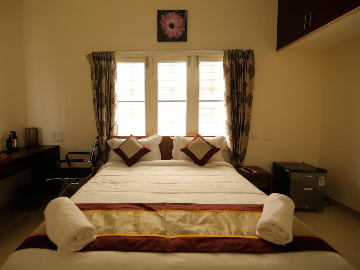 Iris Comfort Inn Ченнаї Екстер'єр фото